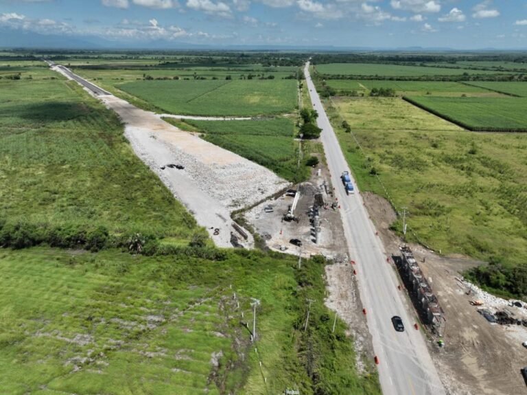 Avanza construcción de la carretera Ocampo-Tula